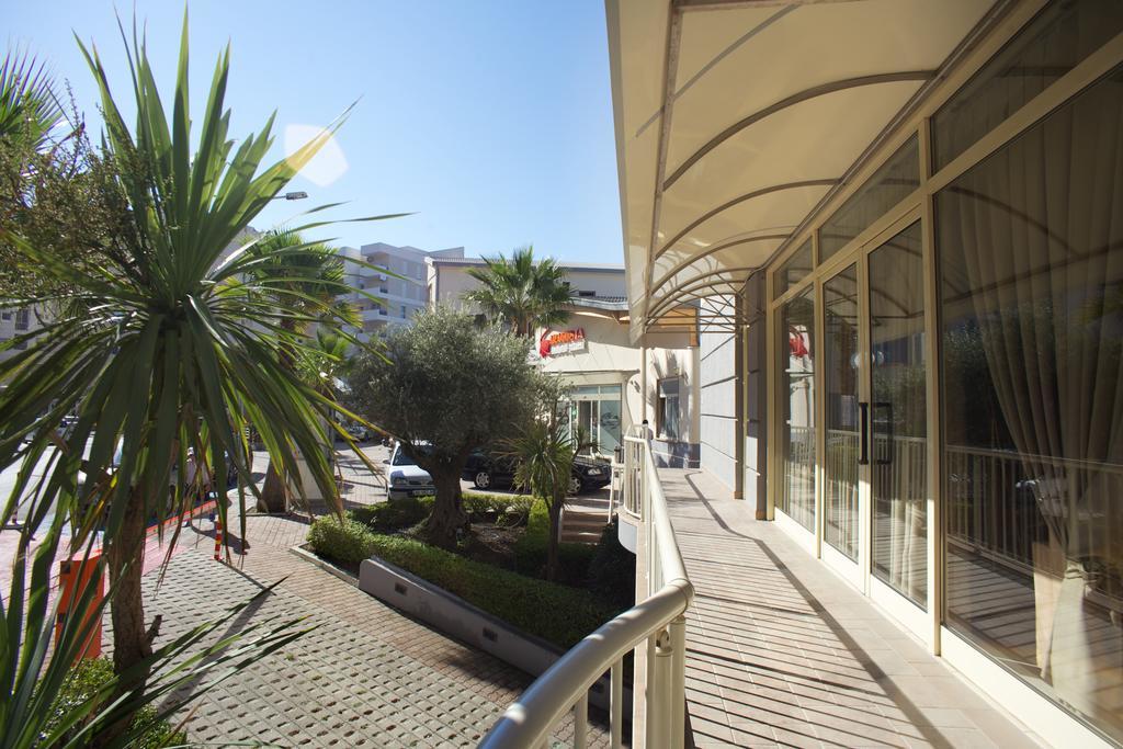 Aragosta Hotel & Restaurant Durrës Exterior foto